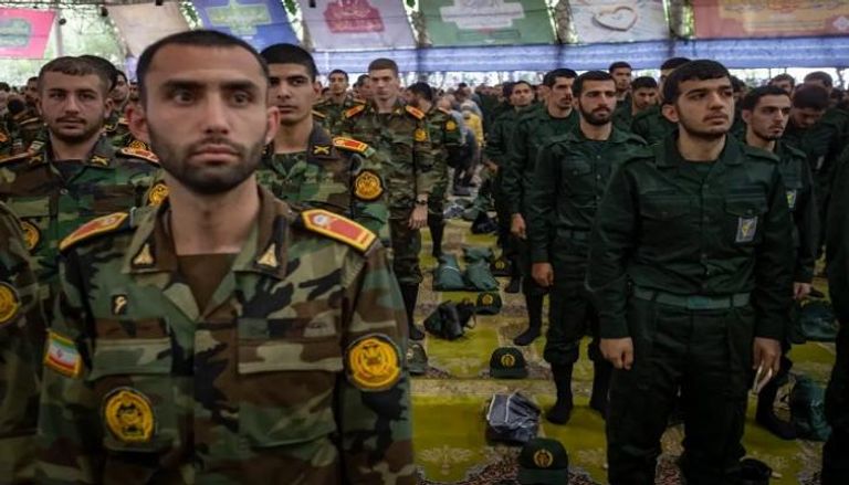 بين السياسة والعسكر.. الحرس الثوري الإيراني يوسع نفوذه داخل إيران