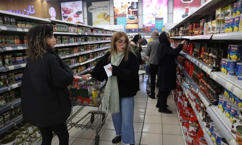 تحركات داخلية لاحتواء القلق.. إيران تواجه تداعيات الحصار