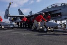 ترامب يلوّح بإجراءات ضد السفن الإيرانية وإيران ترد بالوعيد