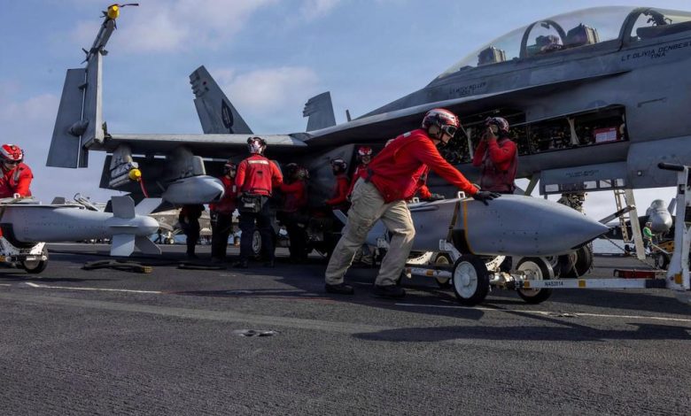 ترامب يلوّح بإجراءات ضد السفن الإيرانية وإيران ترد بالوعيد