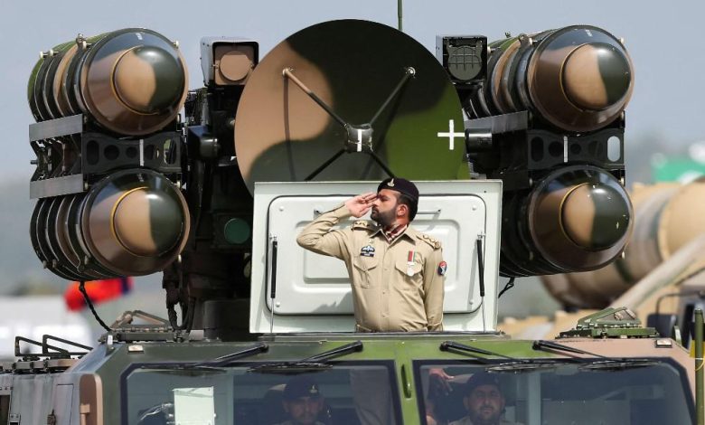 تعاون عسكري متصاعد بين السعودية وباكستان عبر انتشار قوات محدودة