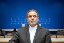 دبلوماسية مكثفة.. طهران تتحرك عبر موسكو لتهدئة الأوضاع