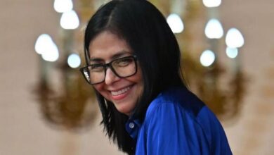 رئيسة فنزويلا المؤقتة تكسب ثقة دونالد ترامب وتنجو من العقوبات