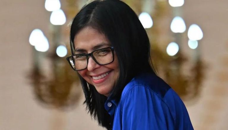 رئيسة فنزويلا المؤقتة تكسب ثقة دونالد ترامب وتنجو من العقوبات