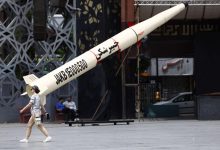 طهران تعرض قوتها العسكرية في آسيا عقب التصعيد