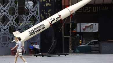 طهران تعرض قوتها العسكرية في آسيا عقب التصعيد