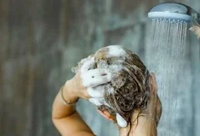 عدم غسل الشعر.. هل يؤدي فعلاً إلى الشيب أو تساقط الشعر؟