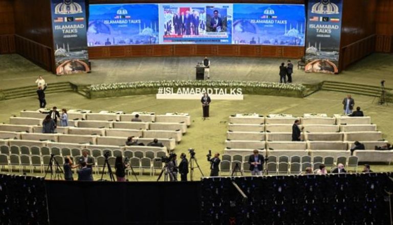 محادثات ثلاثية تجمع أمريكا وإيران وباكستان وسط خلافات واضحة