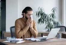 مكان العمل تحت المجهر.. متى يصبح خطراً على صحتك؟