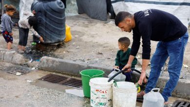 هآرتس: تحركات إسرائيلية لدفع الهجرة الطوعية من غزة وسط رفض دولي واسع