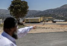 إسرائيليون يوسعون البؤر الاستيطانية في الضفة عبر المنازل المتنقلة