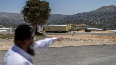 إسرائيليون يوسعون البؤر الاستيطانية في الضفة عبر المنازل المتنقلة