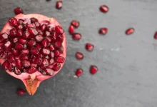 الرمان على معدة فارغة: هل يعزز الصحة أم لا فرق يُذكر؟