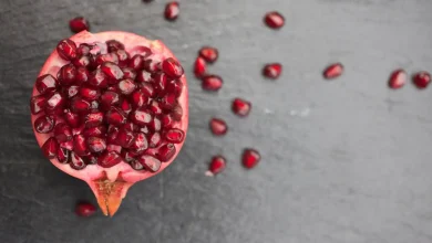 الرمان على معدة فارغة: هل يعزز الصحة أم لا فرق يُذكر؟