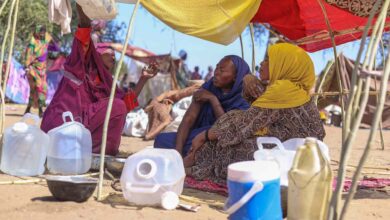 تمويل الآلة العسكرية على حساب بطون الجياع.. كيف تدفع سياسات الجيش الإنسانية في السودان نحو الهاوية؟
