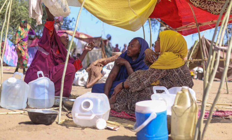 تمويل الآلة العسكرية على حساب بطون الجياع.. كيف تدفع سياسات الجيش الإنسانية في السودان نحو الهاوية؟