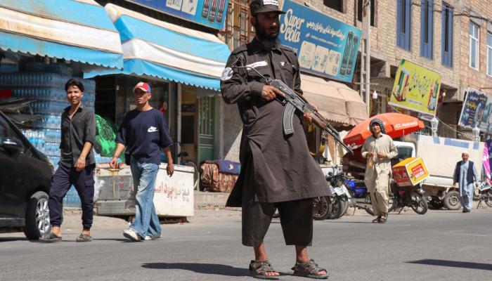 طالبان تواجه تحديات داخلية وتستهدف جيوباً من داخل التنظيم