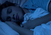 كيف تؤثر ساعات الصباح الأولى على جودة النوم ليلاً؟
