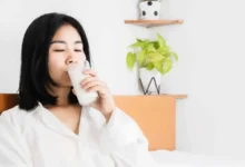 الحليب الدافئ قبل النوم.. حقيقة أم مجرد خرافة؟