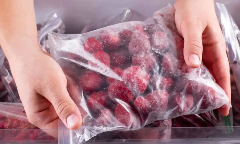 الفواكه المجمدة أم الطازجة؟ 6 خيارات تحسم الجدل