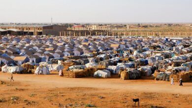 بين مكبرات الصوت ونيران نقاط التفتيش: مأساة المواطن السوداني في فخ الأبيض
