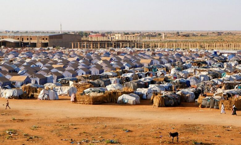 بين مكبرات الصوت ونيران نقاط التفتيش: مأساة المواطن السوداني في فخ الأبيض