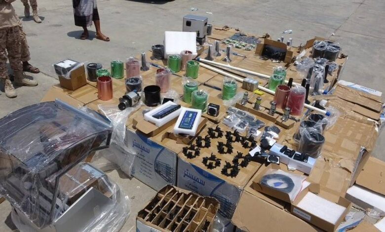 ضبط شحنة معدات عسكرية كانت في طريقها إلى الحوثيين عبر باب المندب
