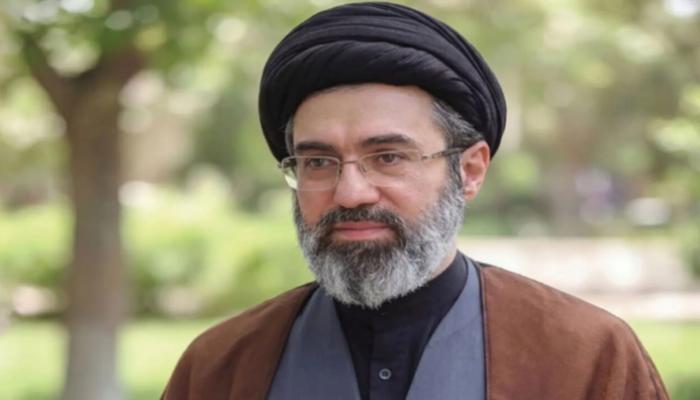 غياب مجتبى خامنئي يثير الجدل.. ورسالة جديدة تعيد التساؤلات