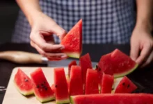 قبل تناول البطيخ.. تجنب هذه العادة الشائعة