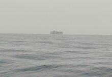 النفط في مرمى الحوثيين.. ناقلة سعودية تتعرض لهجوم في البحر الأحمر