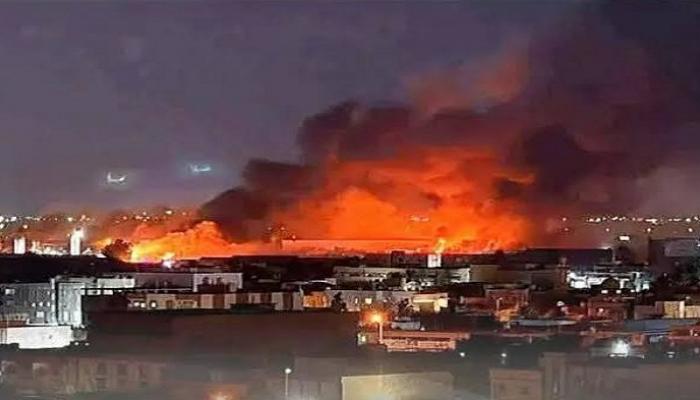انفجار ضخم في مصراتة.. صواريخ وذخائر تتطاير في محيط مخزن عسكري