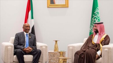 تعدد الأدوار السعودية في الأزمة السودانية وتأثيرها على مسار الصراع