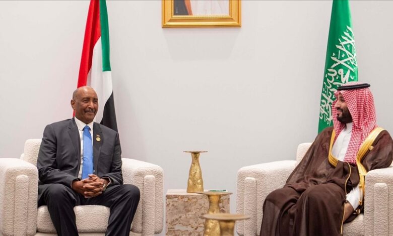 تعدد الأدوار السعودية في الأزمة السودانية وتأثيرها على مسار الصراع