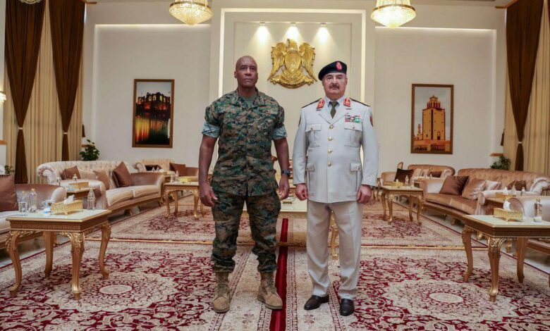 رهينة أمريكي يفتح لحفتر باب الوساطة الأمنية.. ما دلالات الخطوة؟