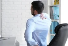 ساعات الجلوس قد تؤذي ظهرك ومفاصلك.. خبراء يحذرون