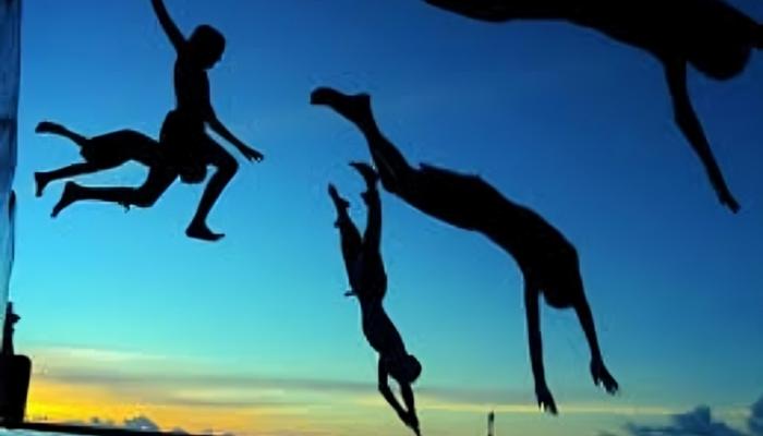 في الحر الشديد.. لماذا يحذر الخبراء من القفز في الماء البارد؟