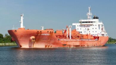 كارثة بيئية تلوح في الأفق.. تسرب نفطي هائل قبالة سواحل عُمان