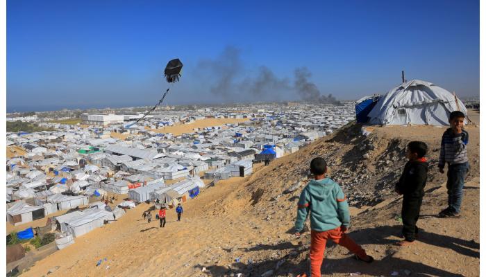 من لعبة أطفال إلى أزمة سياسية.. طائرات غزة الورقية تصل إلى «مجلس السلام»