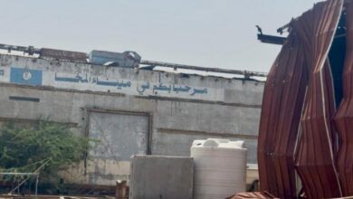 هجمات حوثية تترك آثارًا واسعة في ميناء المخا اليمني