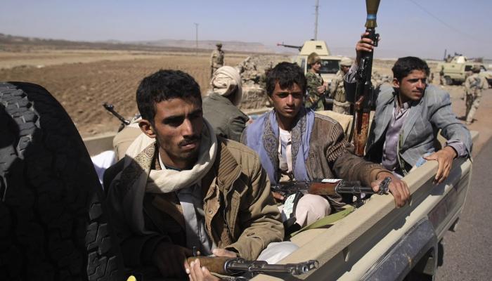 إيران تحت الحصار.. والحوثي يبحث عن شقوق للنجاة