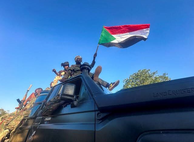 الجيش السوداني يستعين بإيران لدعم حربه ضد الدعم السريع.. التحول في ميزان القوى