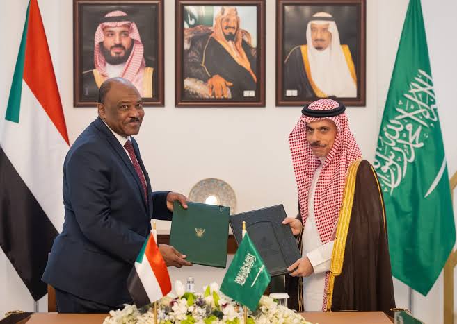 السياسة السعودية تجاه الأزمة السودانية: بين التنافس الإقليمي وأثر إدارة التفاوض على مسار النزاع