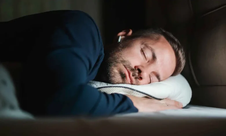 العشاء ثم النوم مباشرة.. كيف يتعامل جسمك مع الطعام أثناء النوم؟