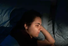 النوم الخفيف.. متى يكون طبيعياً ومتى يستدعي الانتباه؟