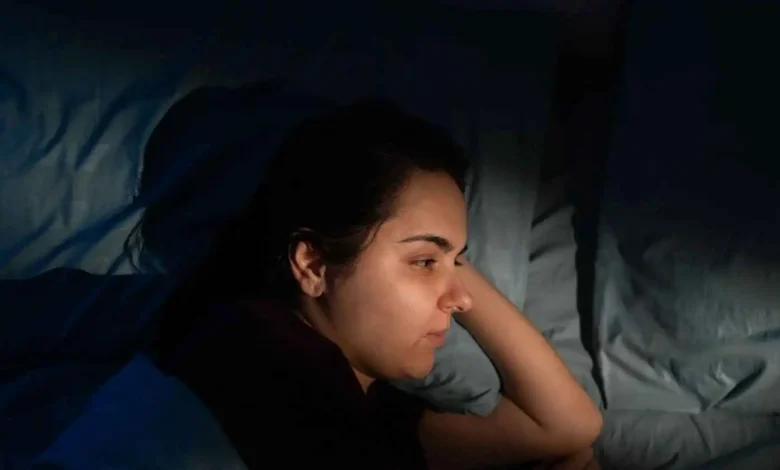 النوم الخفيف.. متى يكون طبيعياً ومتى يستدعي الانتباه؟
