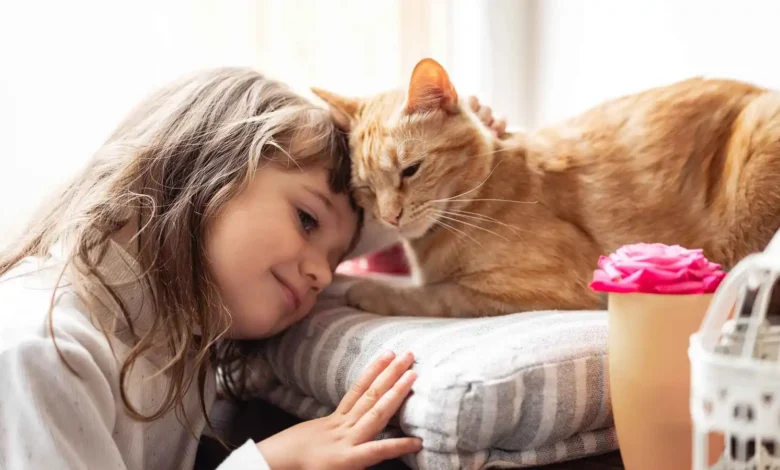 تربية الحيوانات في المنزل.. كيف تؤثر القطط والكلاب في الأطفال؟