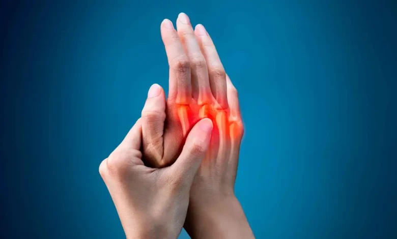 علاج الروماتويد لا ينهي الألم دائماً.. ما الأسباب المحتملة؟