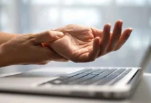 متى تحتاج إلى جراحة النفق الرسغي؟.. علامات تستدعي التدخل