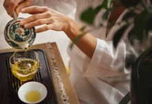 من الداخل إلى الخارج.. كيف يعزز الشاي الأخضر الصحة والجمال؟