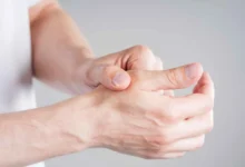 ألم الإبهام البسيط.. متى يكون مؤشراً على مرض مزمن؟